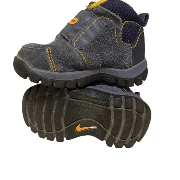 Baby Boy Nike  Sneakers Size 5C - Picture 2 of 7